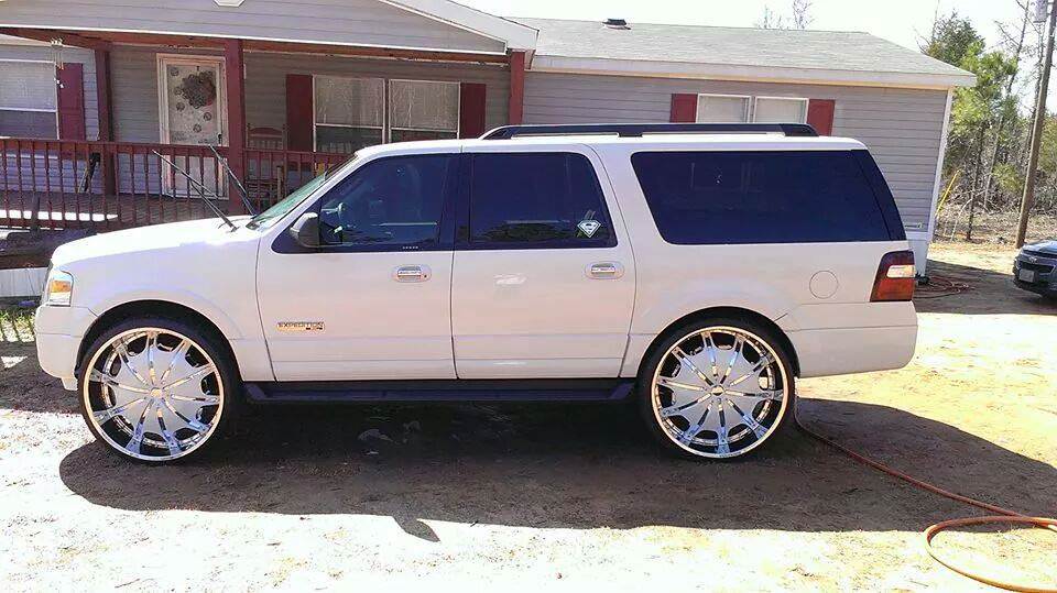 2003 Ford expedition on 24 inch rims